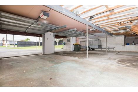Photo of property in 39 Royal View Road, Te Atatu South, Auckland, 0610