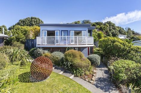 Photo of property in 22 Tai Paku Paku Road, Karaka Bays, Wellington, 6022