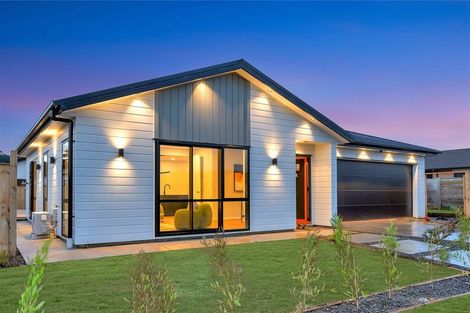 Photo of property in 18 Lewis Younie Road, Kumeu, 0810