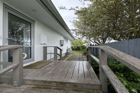 Photo of property in 17 Royal Park Drive, Parklands, Christchurch, 8083