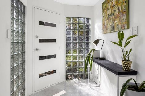 Photo of property in 2/81 Sylvan Avenue, Northcote, Auckland, 0627