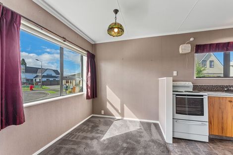 Photo of property in 16 Warwick Place, Springvale, Whanganui, 4501