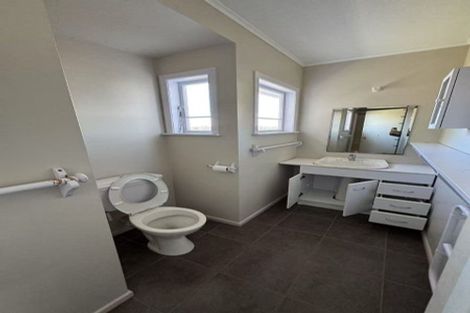 Photo of property in 572 Beach Road, Rothesay Bay, Auckland, 0630