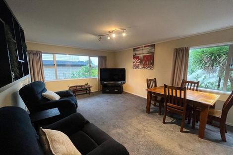 Photo of property in 4/305 Great North Road, Henderson, Auckland, 0612
