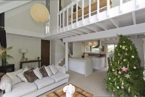 Photo of property in 2/16 Colonial Road, Birkenhead, Auckland, 0626