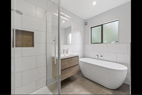 Photo of property in 16 Monkton Close, Greenhithe, Auckland, 0632