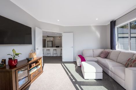 Photo of property in 26 Banks Boulevard, Whitby, Porirua, 5024