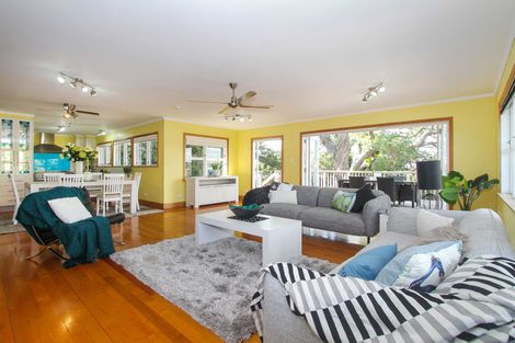 Photo of property in 24 Howard Road, Northcote, Auckland, 0627