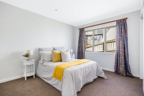 Photo of property in 4 Kaweka Close, Aotea, Porirua, 5024