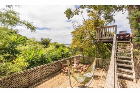 Photo of property in 84 Otitori Bay Road, Titirangi, Auckland, 0604