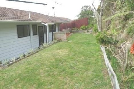 Photo of property in 25 Fernhaven Grove, Newlands, Wellington, 6037