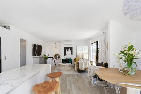 Photo of property in 2/127 Oceanbeach Road, Mount Maunganui, 3116