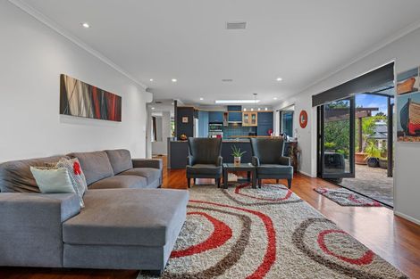 Photo of property in 59a Lonely Road, Fairview Heights, Auckland, 0632