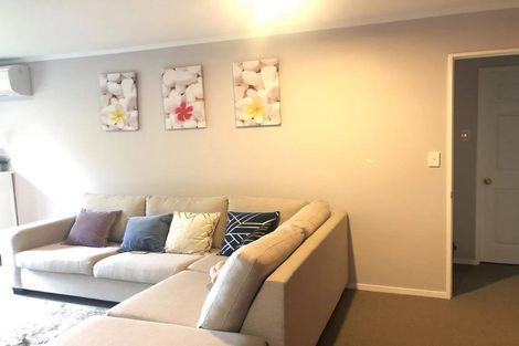 Photo of property in 33 Ginders Drive, Massey, Auckland, 0614