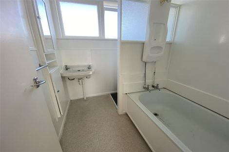 Photo of property in 2/411 Mount Albert Road, Mount Roskill, Auckland, 1041