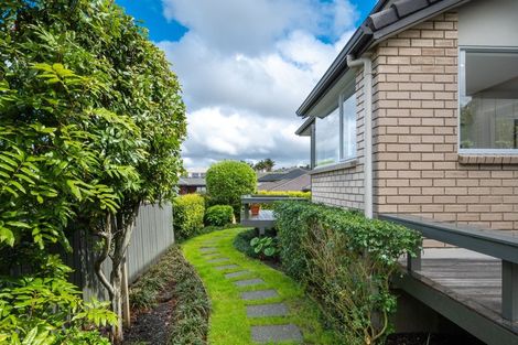Photo of property in 2 Oakpark Place, West Harbour, Auckland, 0618