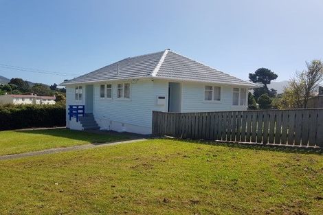 Photo of property in 35 Cornwall Crescent, Cannons Creek, Porirua, 5024