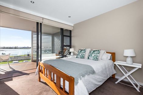 Photo of property in 306/7 Humber Street, Pandora, Napier, 4110