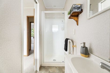 Photo of property in 2 Melandra Road, Stanmore Bay, Whangaparaoa, 0932