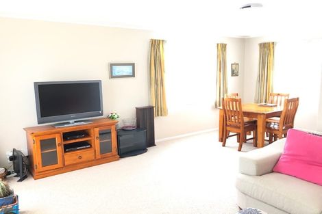 Photo of property in 1/6 Penion Drive, Flat Bush, Auckland, 2023