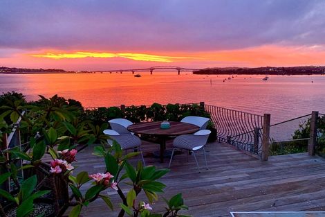 Photo of property in 2/104 Stanley Point Road, Stanley Point, Auckland, 0624