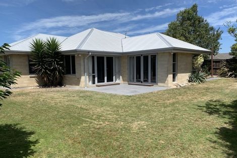 Photo of property in 18 Linkwater Way, Parklands, Christchurch, 8083