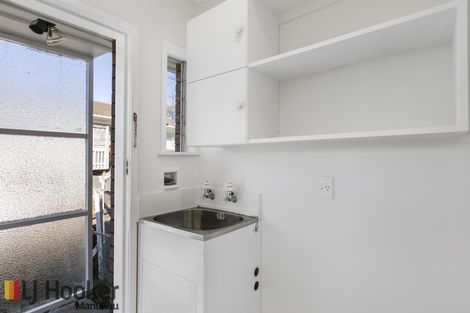 Photo of property in 1/5 Keldale Place, Forrest Hill, Auckland, 0620