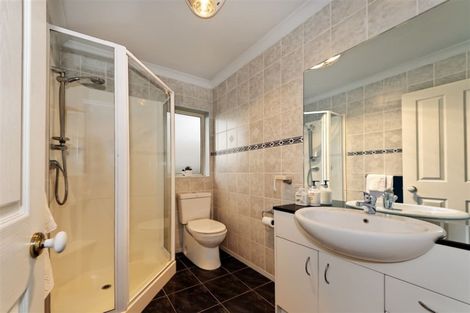 Photo of property in 83a Mt Lebanon Crescent, The Gardens, Auckland, 2105