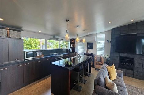 Photo of property in 32 Taumata Road, Omaha, 0986