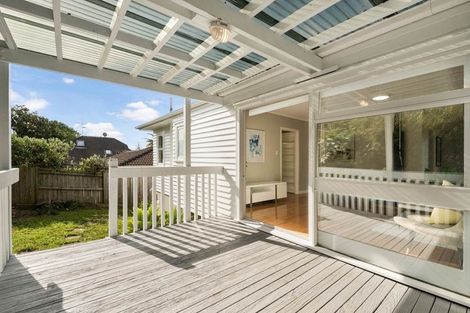 Photo of property in 20a Corunna Road, Milford, Auckland, 0620