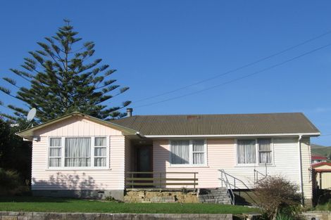 Photo of property in 32 Fantame Street, Cannons Creek, Porirua, 5024