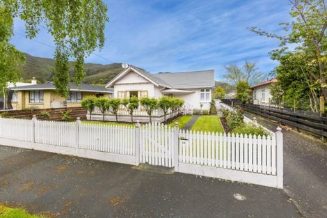 Photo of property in 16 Norton Park Avenue, Fairfield, Lower Hutt, 5011