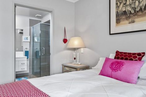 Photo of property in 2 Barometer Way, Pyes Pa, Tauranga, 3112