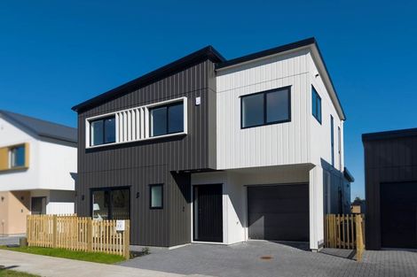 Photo of property in 32 Taipahitini Road, Rosehill, 2113