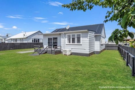 Photo of property in 33 Matipo Street, Castlecliff, Whanganui, 4501