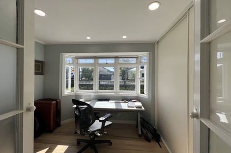 Photo of property in 11 Ocean View Road, Milford, Auckland, 0620