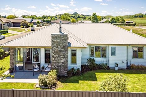 Photo of property in 4 Highgrove Place, Waipukurau, 4200