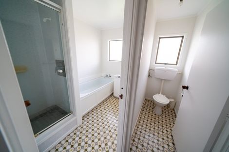 Photo of property in 2/35 Fairlands Avenue, Waterview, Auckland, 1026