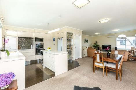 Photo of property in 2 Cutfield Road, New Plymouth, 4310