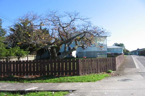 Photo of property in 68d Roberts Road, Te Atatu South, Auckland, 0610