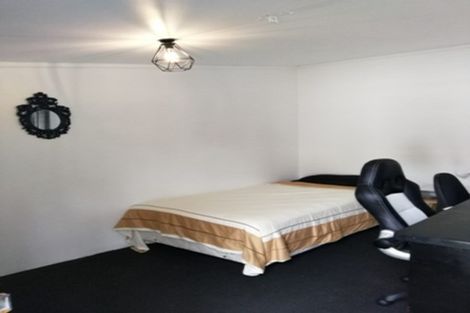 Photo of property in 5 Kahikatea Street, Inglewood, 4330