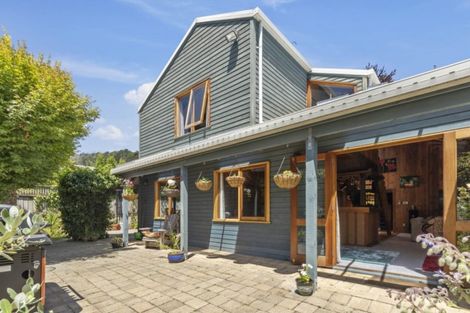 Photo of property in 5 Dalton Grove, Stokes Valley, Lower Hutt, 5019