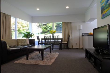 Photo of property in 2/60 Ayton Drive, Totara Vale, Auckland, 0629