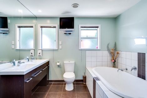 Photo of property in 5 Old Ferry Road, Clive, 4102