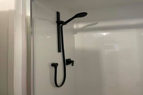 Photo of property in 15 Brunton Place, Glenfield, Auckland, 0629