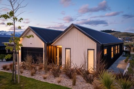 Photo of property in 2 Mcneil Crescent, Wanaka, 9305