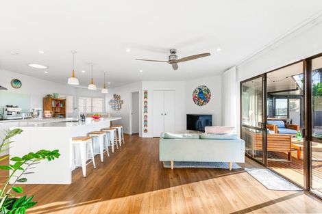 Photo of property in 22 Matisse Drive, West Harbour, Auckland, 0618