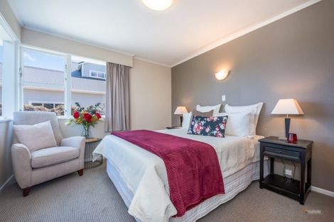 Photo of property in 16 Whites Line West, Woburn, Lower Hutt, 5010