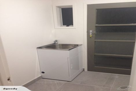 Photo of property in 2/79 Moore Street, Hillcrest, Auckland, 0627