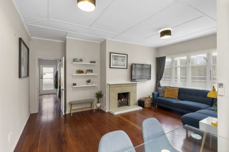 Photo of property in 114 Cambridge Terrace, Fairfield, Lower Hutt, 5011